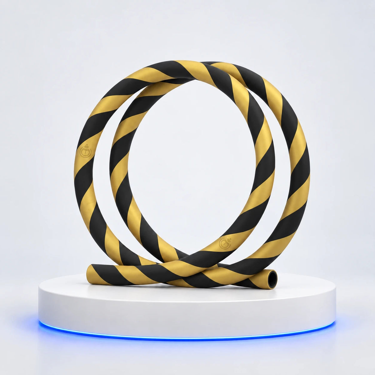 Tuyau silicone Striped — Noir & Doré — photo studio